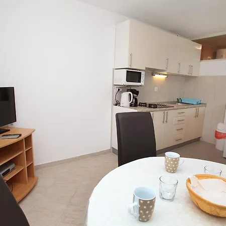 Gilan شقة تروغير